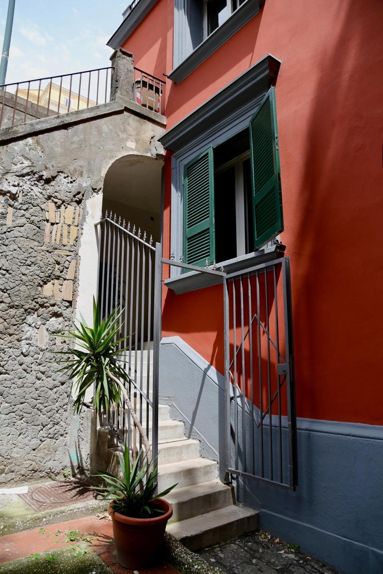 La Casetta Con La Spiaggia Naples Exterior photo
